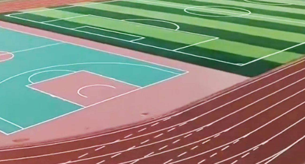 四川合江江北小区，跑道8400+草坪7400+硅pu6400