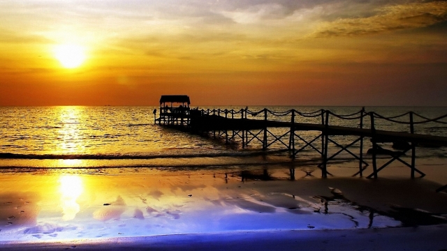 必威公司：塑胶材质，持久耐用！塑胶跑道材料制作解决运动场地老化难题